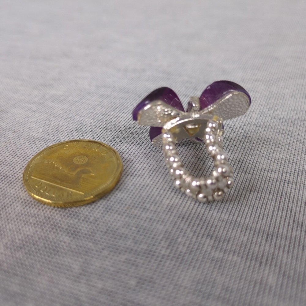 Lot of Earrings, Pin and Ring - Picture 8 of 9